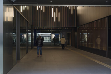 連絡通路　港区、浜松町駅周辺の風景