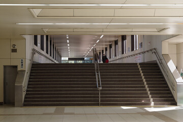 連絡階段と連絡通路　港区、浜松町駅周辺の風景
