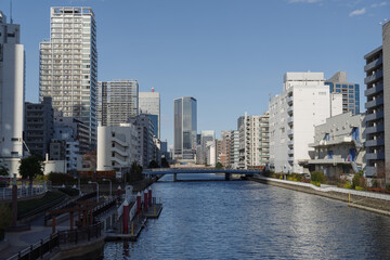 Obraz premium 運河と芝浦の街並 港区、海岸・芝浦地区の風景