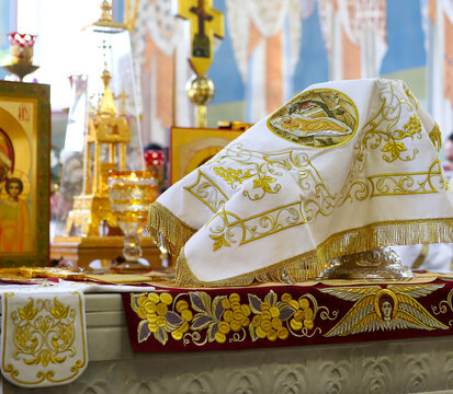    On the throne of the Orthodox Church Prosphora, Prosper and covered with a veil with the image of the Virgin bowl for communion in the Orthodox Church. The concept of Orthodoxy.
