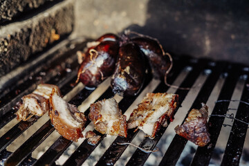 Barbacoa estilo sudamericano con diferentes cortes de ternenra y morcilla
