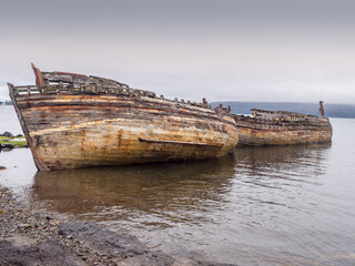Naklejka premium Old wrecked fishing boats at Salen beach, Isle of Mull, Scotland, uk