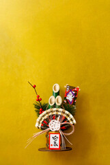 Japanese New Year material. Kadomatsu on the golden background. Bamboo, pine and decoration. 日本のお正月素材。金色背景上の門松。竹と松と飾り