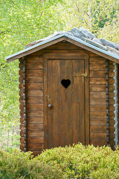 Outdoor toilet house in wood with hearth opening for ventilation.