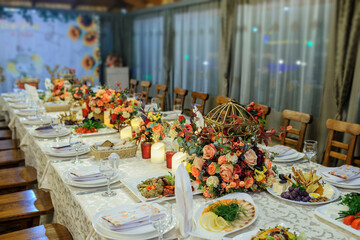 table in a restaurant with flowers decoration and different type of meals.