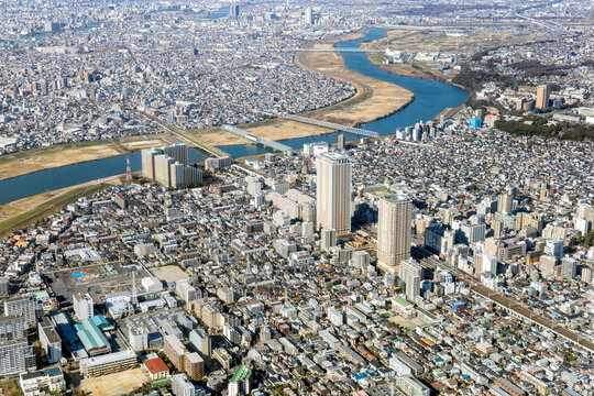 総武線の市川駅付近を空撮
