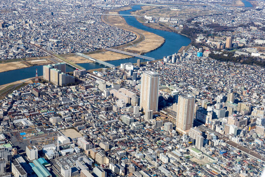 総武線の市川駅付近を空撮