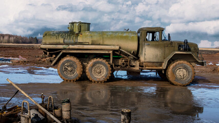 Drilling rig. Drilling deep wells. Additional equipment and mechanisms for the drilling. Technique for the delivery of water and drilling fluid. Mineral exploration.