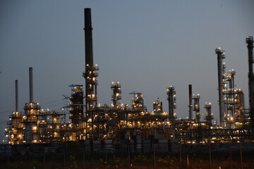 Fototapeta na wymiar Oil Refinery at night