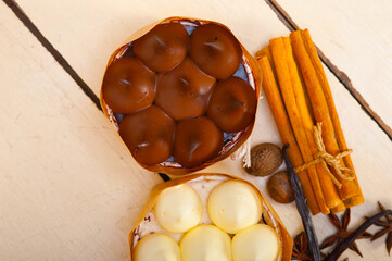 chocolate vanilla and spices cream cake dessert