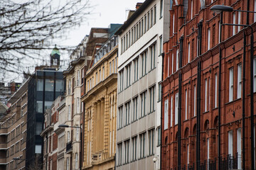 Perspective of old apartment buildings in London - obrazy, fototapety, plakaty
