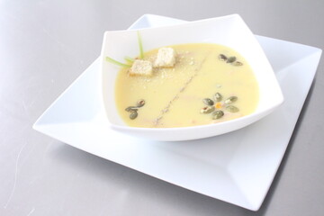 En Ecuador existe una gran cantidad de sopas tradicionales, la sopa es una preparación culinaria que consiste en un líquido con sustancia y sabor.