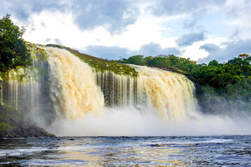 Fototapeta Scenic waterfalls from Carrao river in Canaima national Park Venezuela obraz