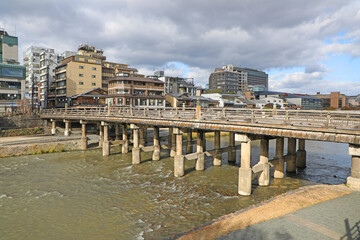 鴨川と三条大橋