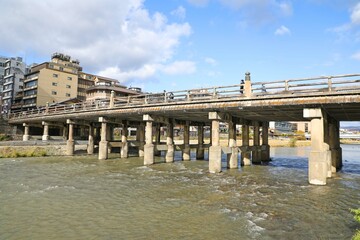 鴨川と三条大橋