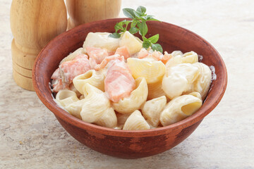 Pasta with salmon and cream cheese