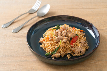 stir-fried instant noodles with basil and minced pork