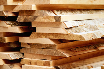 Lots of sawn but untreated wood planks in a pallet.