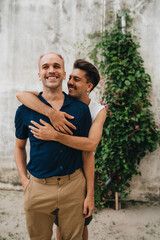 Naklejka premium Gay Couple spend time together outdoors