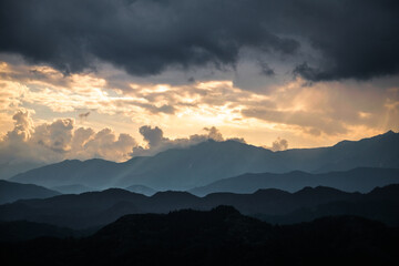 夕方の山