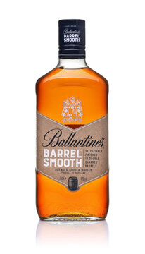 Front view of Ballantines Barrel Smooth whisky bottle