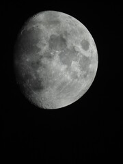Lua Crescente. foto obtida via Nikon P900.  Lua a Noite .