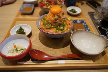 サーモン丼