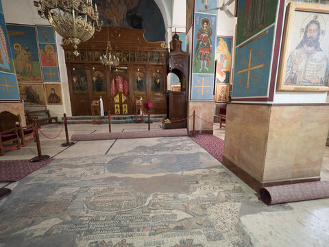 Mosaico de Tierra Santa, en el interior de la Iglesia de San Jorge, en Madaba, Jordania, Asia