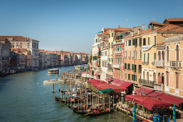 Fototapeta na wymiar view of the Canale Grande in central Venice with many boats travelling about
