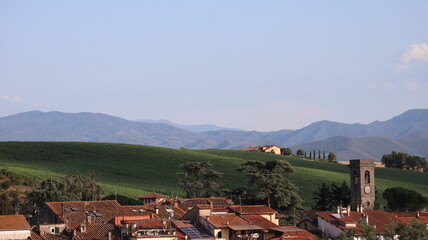 Fototapeta na wymiar Paese di campagna in Toscana