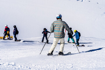 Wintersport: Menschen auf der Piste