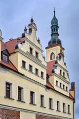 Fototapeta na wymiar Prächtige Fassade des mehrfach umgebauten und erweiterten historischen Rathauses von Gubin