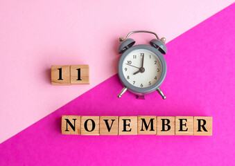 Clock and 11 November written on wooden blocks 