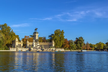 Fototapeta na wymiar Monument to Alfonso XII, Madrid, Spain