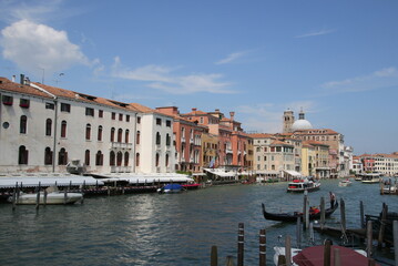 Fototapeta na wymiar Venice is certainly a beautiful city to visit.