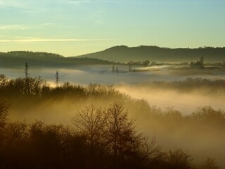 Paysage dans la brume.