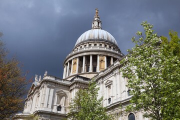 Fototapeta na wymiar London landmark - St Paul's Cathedral