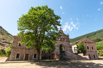 Fototapeta na wymiar Santuario de la Virgen del Brezo-Palencia