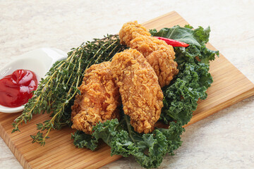 Crispy chicken wings with tomato ketchup