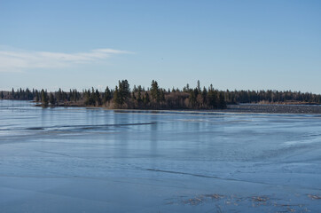 Obraz premium Frozen Astotin Lake at Elk Island National Park
