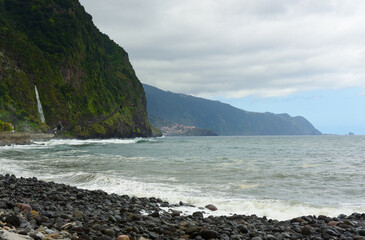 Fototapeta na wymiar Madeira shore on a cloudy day. Portugal.