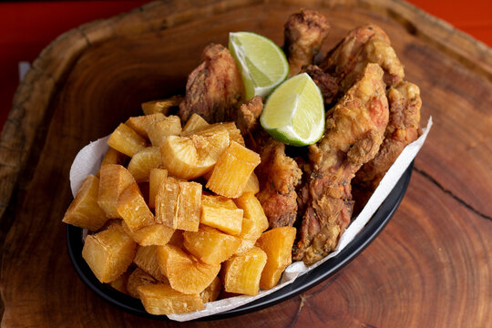 Por&ccedil;&atilde;o de frango a passarinho