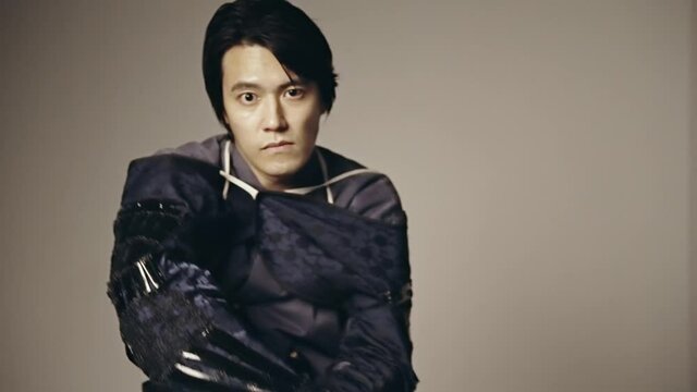 刀を振るサムライ　武士　武将