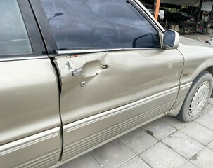 crack door car after accident