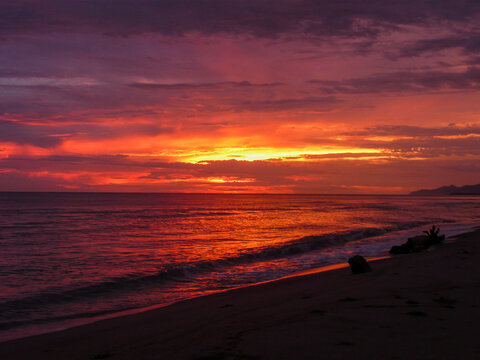 Pink, orange, and purple landscape of a sunsetting in one of the beaches of the Atlantic coast in Colombia