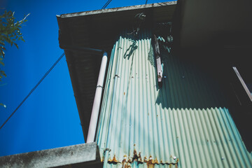 レトロなトタンの外壁