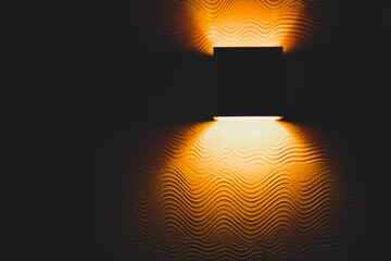 関節照明に映る壁