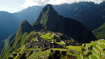 Obraz premium landscape machu picchu with mountains 2