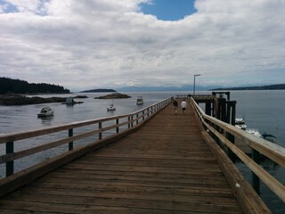 Naklejka premium pier on the lake