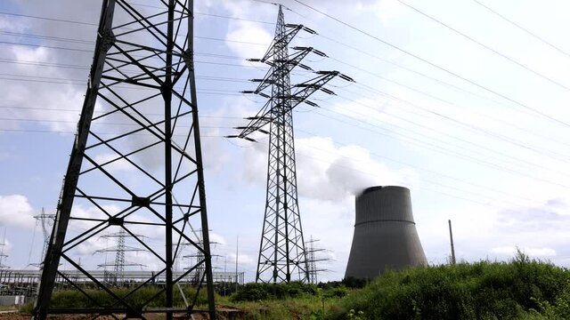 Atomkraftwerk oder Kernkraftwerk